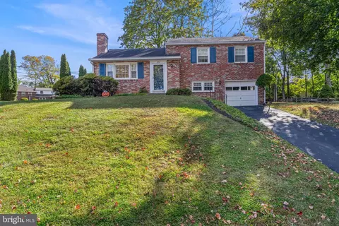 320 Landsende Rd, Devon, PA 19333