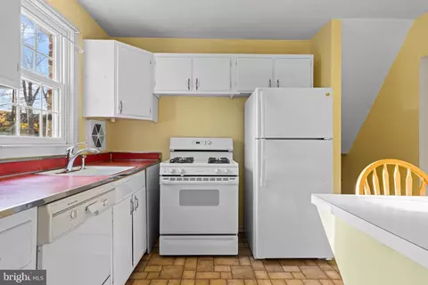 Kitchen - 320 Landsende Rd, Devon, PA 19333 photo 1 of 2