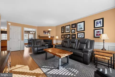 17 Buttonwood Dr, Exton, PA 19341 photo 2