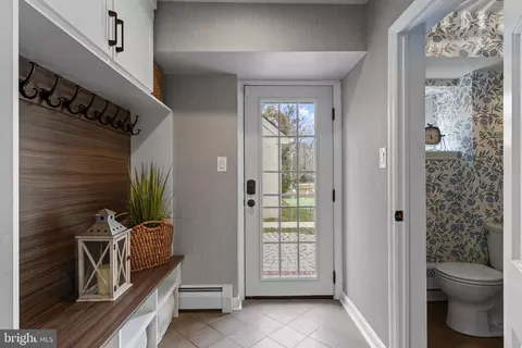 Entry Way - 131 Sugartown Rd, Devon, PA 19333 photo 13 of 14