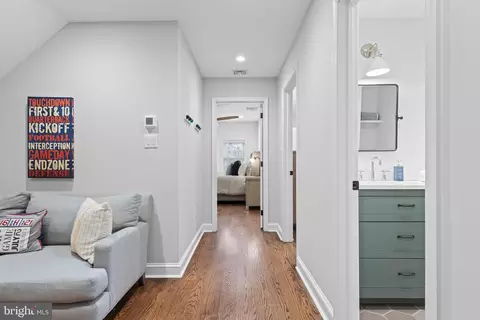 Entry Way - 131 Sugartown Rd, Devon, PA 19333 photo 12 of 14