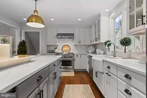 Kitchen - 131 Sugartown Rd, Devon, PA 19333 photo 4 of 6