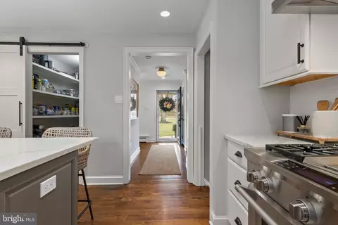 Entry Way - 131 Sugartown Rd, Devon, PA 19333 photo 4 of 14