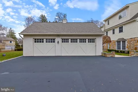 Exterior - 131 Sugartown Rd, Devon, PA 19333 photo 7 of 8