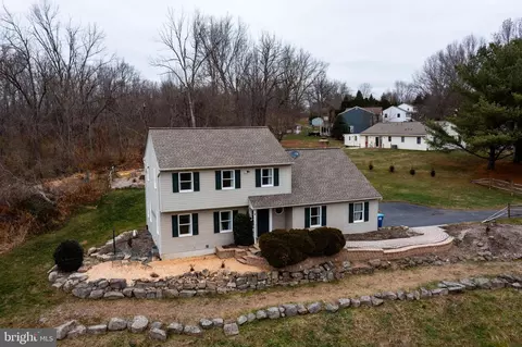 241 Dove Dr, Honey Brook, PA 19344