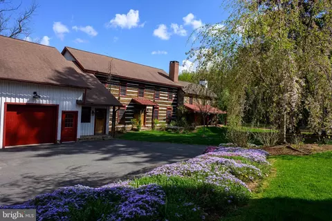 201 Pine Swamp Rd, Elverson, PA 19520