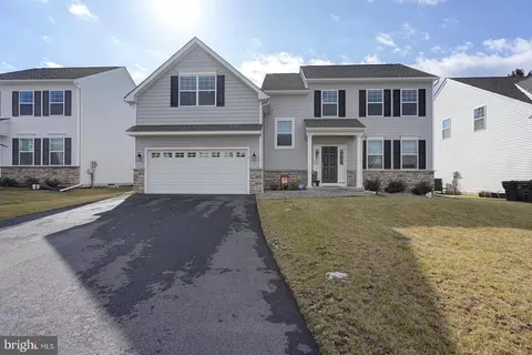 110 Petrelia Dr, Honey Brook, PA 19344