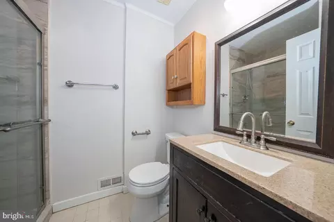 Bath - 26 Rampart Dr, Chesterbrook, PA 19087 photo 2 of 2