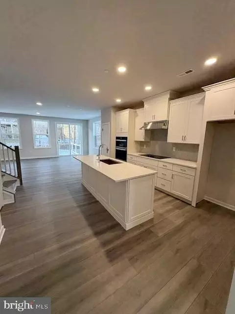 36 Grayson Ln, Downingtown, PA 19335