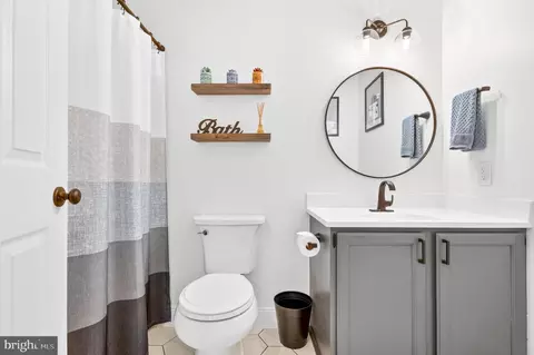 Bath - 9 W Jonathan Ct, Kennett Square, PA 19348 photo 4 of 4