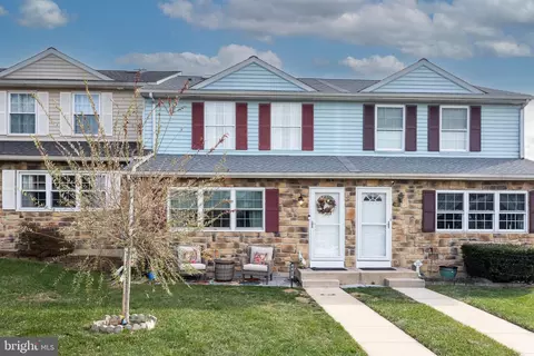 402 Devon Ct #487, Downingtown, PA 19335