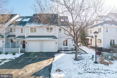 125 W Thomas Ct, Kennett Square, PA 19348