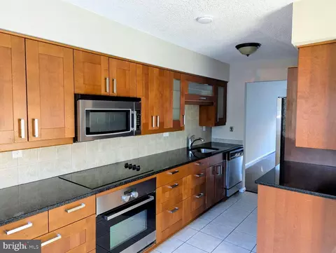 Kitchen - 305 Paddock Dr, Chesterbrook, PA 19087 photo 2 of 3