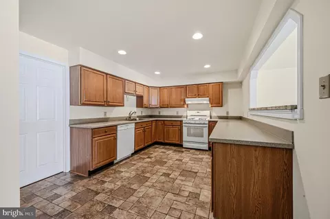 Kitchen - 101 Violet Dr, Kennett Square, PA 19348 photo 3 of 4