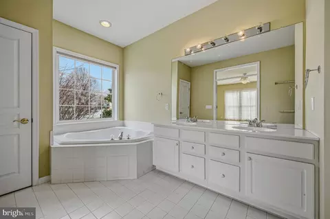 Bath - 101 Violet Dr, Kennett Square, PA 19348 photo 3 of 4