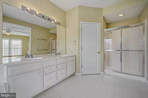 Bath - 101 Violet Dr, Kennett Square, PA 19348 photo 2 of 4