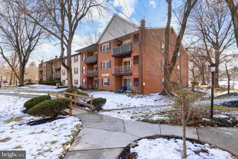 176 Drummers Ln #176, Wayne, PA 19087