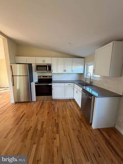 887 Aspen Ave, Spring City, PA 19475 photo 4