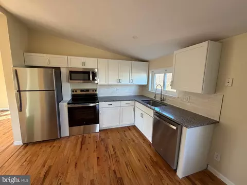 887 Aspen Ave, Spring City, PA 19475 photo 3