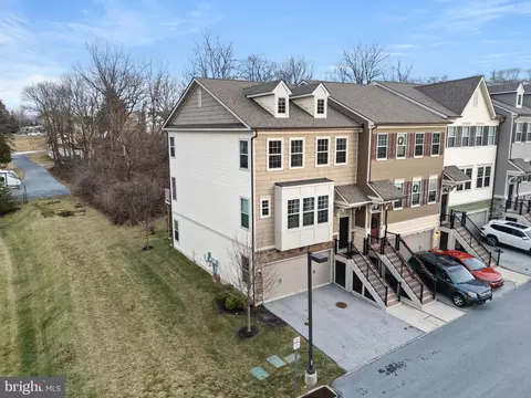 12 Maxwell Ln, Malvern, PA 19355