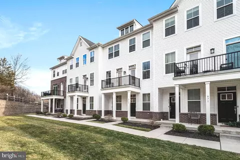 975 Skylar Ct, Phoenixville, PA 19460