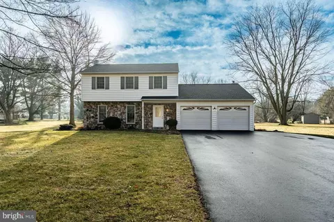 111 Firethorn Dr, Downingtown, PA 19335