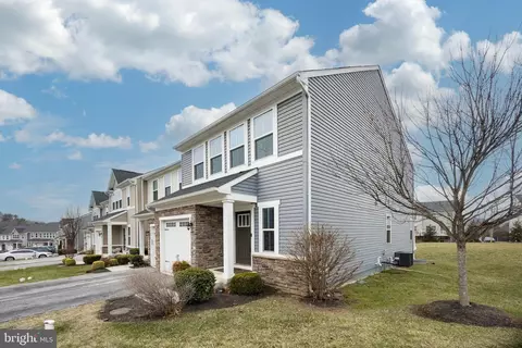 131 Mulberry Dr, Malvern, PA 19355