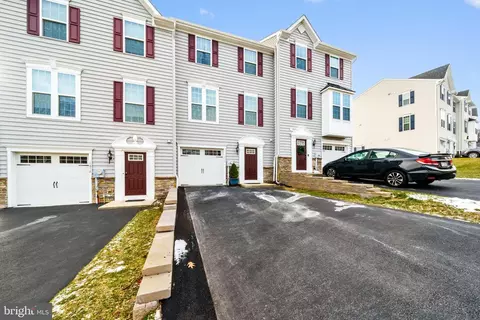 1816 Honeysuckle Ct, Downingtown, PA 19335