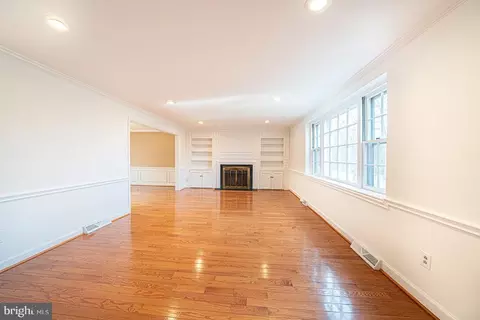 Living - 642 Pugh Rd, Wayne, PA 19087 photo 2 of 10