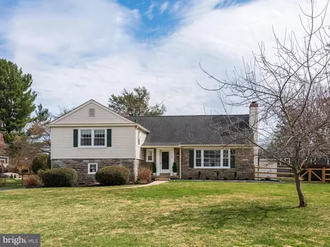 Exterior - 125 Clover Hill Ln, Wayne, PA 19087 photo 1 of 12