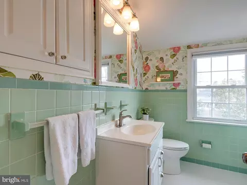 Bath - 125 Clover Hill Ln, Wayne, PA 19087 photo 7 of 7