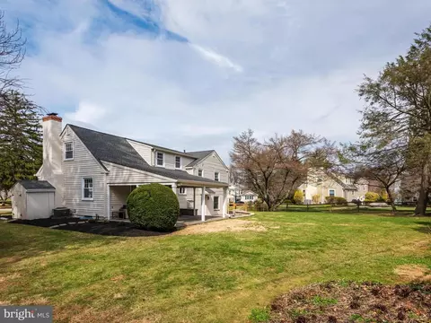 Exterior - 125 Clover Hill Ln, Wayne, PA 19087 photo 7 of 12