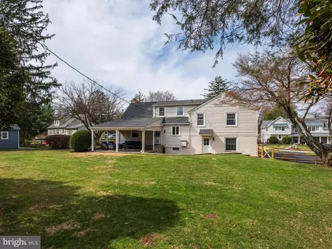 Exterior - 125 Clover Hill Ln, Wayne, PA 19087 photo 6 of 12