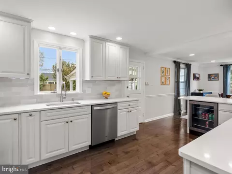 Kitchen - 125 Clover Hill Ln, Wayne, PA 19087 photo 3 of 4