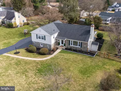 125 Clover Hill Ln, Wayne, PA 19087