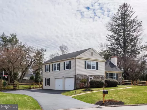 Exterior - 125 Clover Hill Ln, Wayne, PA 19087 photo 10 of 12