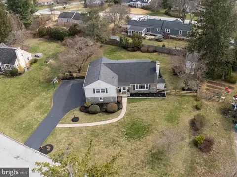 View/Area - 125 Clover Hill Ln, Wayne, PA 19087 photo 4 of 6