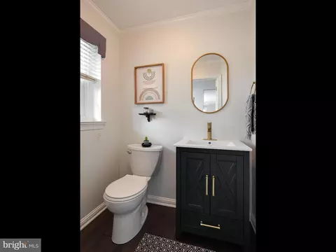 Bath - 125 Clover Hill Ln, Wayne, PA 19087 photo 1 of 7