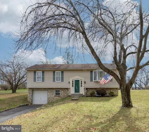 108 Clearview Dr, Downingtown, PA 19335