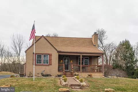 1062 W Meadowbrook Rd, Pottstown, PA 19465
