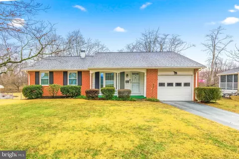 212 N Lake Dr, Downingtown, PA 19335