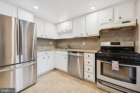 Kitchen - 92 Old Forge Xing, Devon, PA 19333 photo 1 of 2