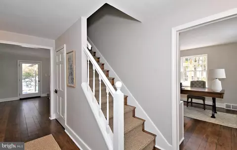Entry Way - 457 School House Ln, Devon, PA 19333 photo 8 of 9