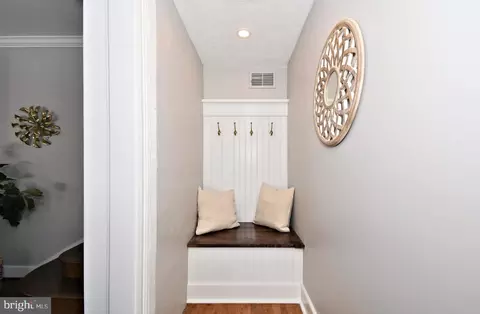 Entry Way - 457 School House Ln, Devon, PA 19333 photo 6 of 9