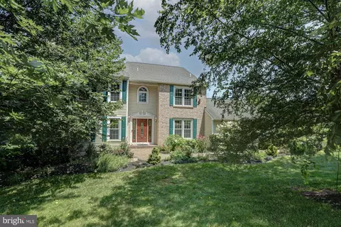 17 Nottingham Dr, West Grove, PA 19390