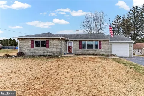 172 Hilltop Dr, Cochranville, PA 19330
