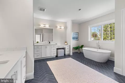 Bath - 104 Palmetto, Devon, PA 19333 photo 1 of 2