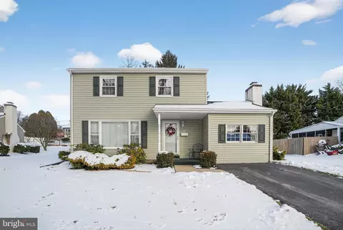 305 N Lake Dr, Downingtown, PA 19335