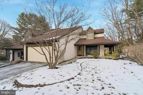 201 Springhouse Pond Pond, Chesterbrook, PA 19087