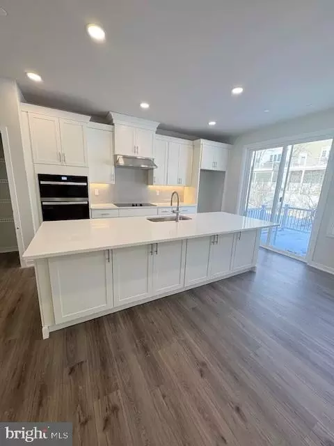 38 Grayson Ln, Downingtown, PA 19335